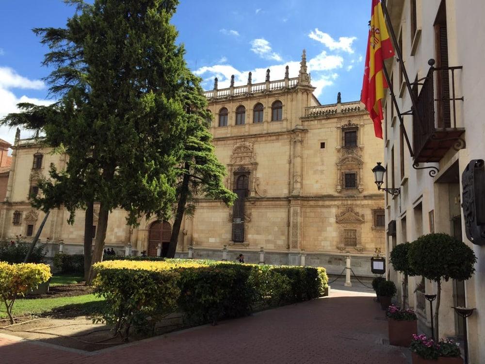 Hotel El Bedel Alcala de Henares Exterior photo