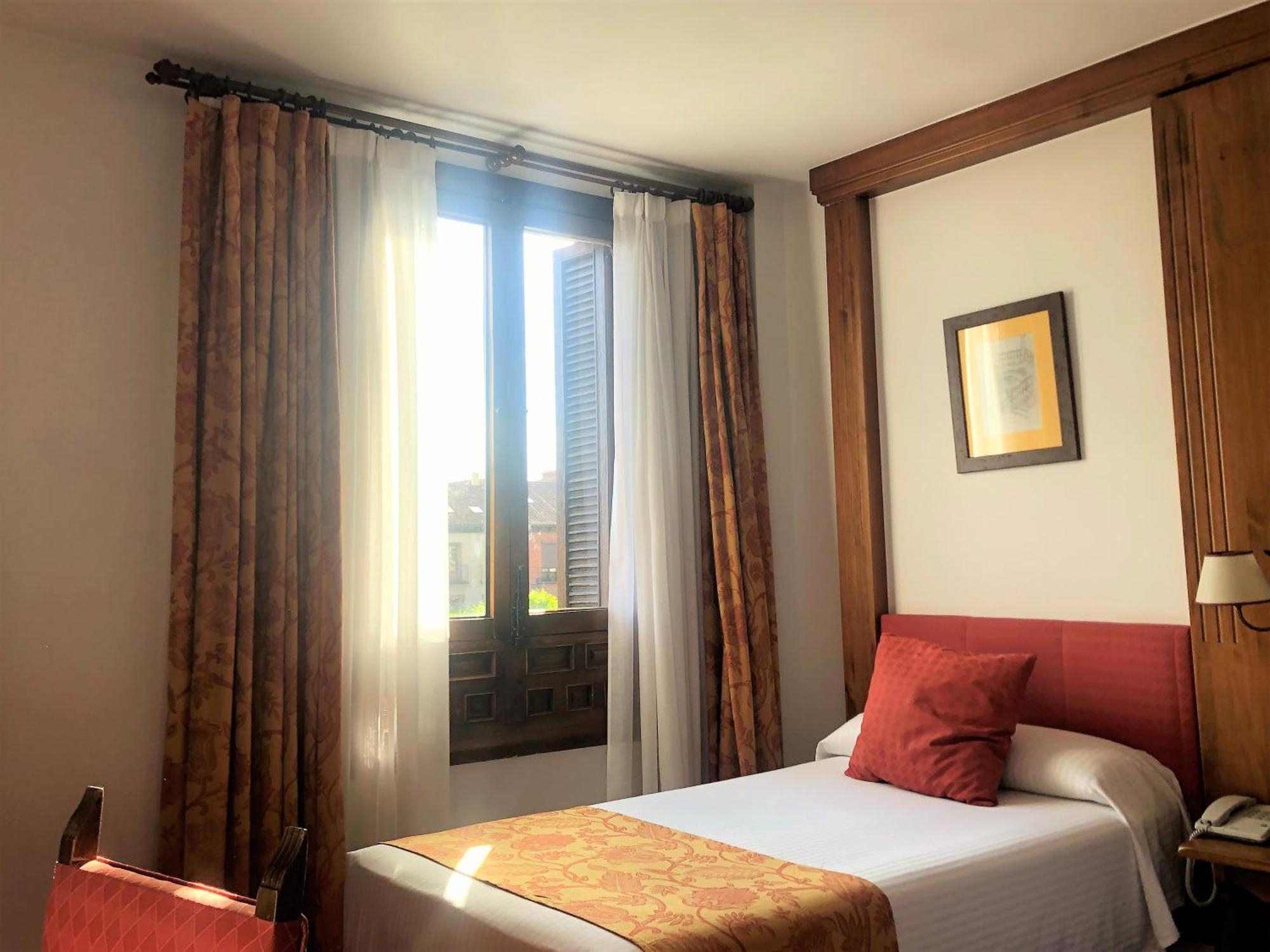 Hotel El Bedel Alcala de Henares Room photo